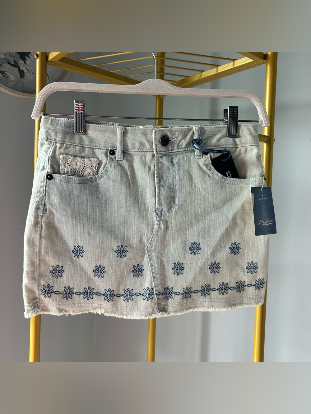 Lucky Brand Light Wash Denim Sofia Mini Skirt with Blue Embroidery size 12 NEW